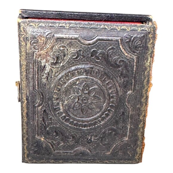 Young Woman Proper GIrl 1850s Antique Daguerreotype Portrait Case Ornate READ - Picture 4 of 7